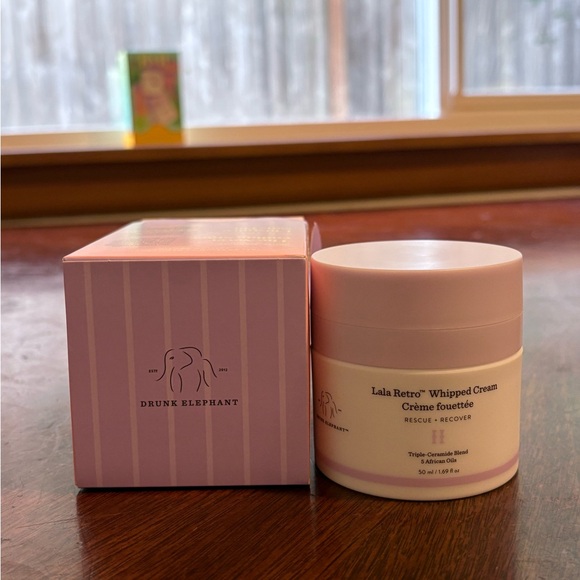 Drunk Elephant
Lala Retro™ Nourishing Whipped Refillable Moisturizer - Picture 6 of 8